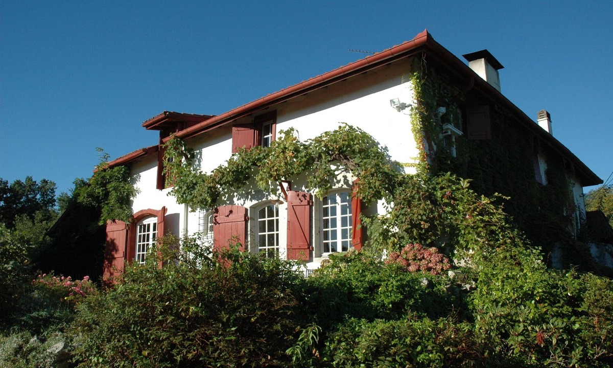 Urcuit House | Authentic Basque Farm from the 17th century, clam, private swimming pool, forest