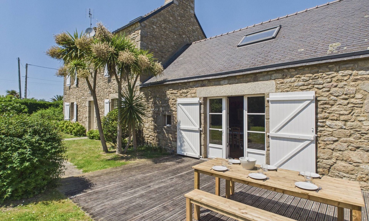 Landeda House | Authentic house for 11, close to the beach