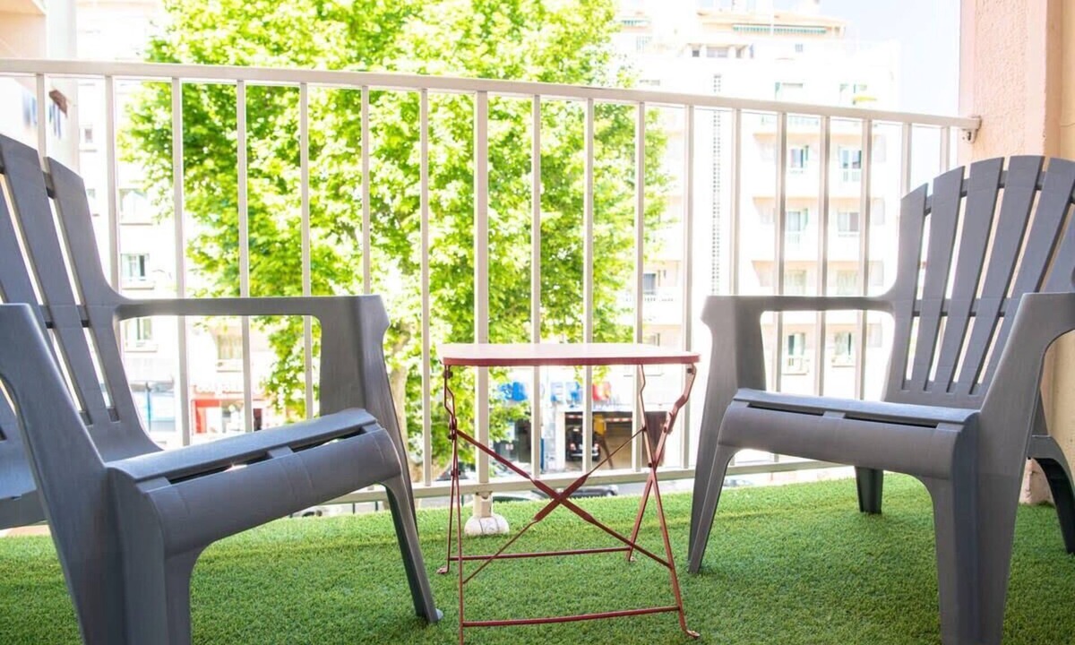Saint-Lambert Apartment | Bail mobilité - 2 ch, balcon à 5 min des plages