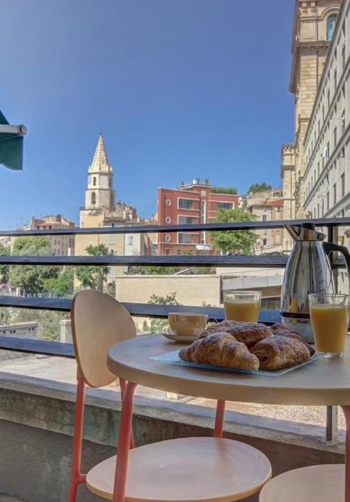 Quartier du Panier Apartment | Balcony on the true Marseille