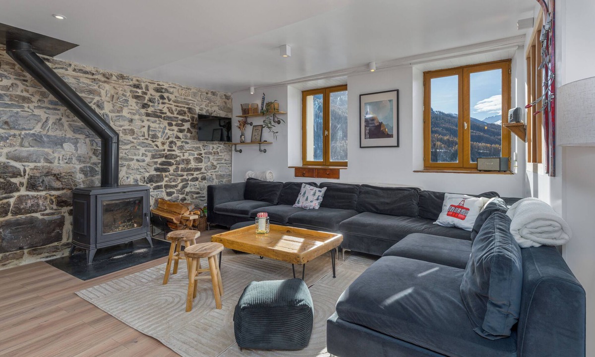 Les Orres Ski Chalet | Base Camp - Exceptional Retreat 16 people -