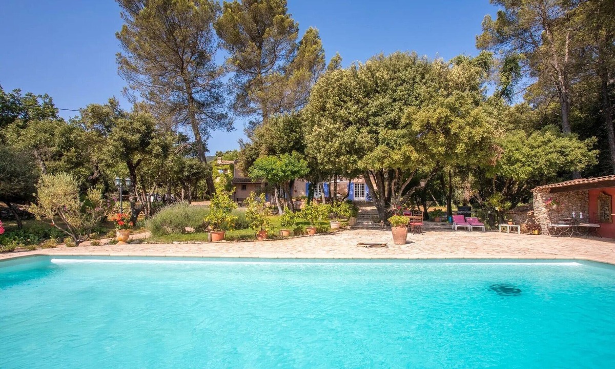 La Roquebrussanne Bed & Breakfast | Bastide Lou Pèbre d'Aï - Scent of Lavender