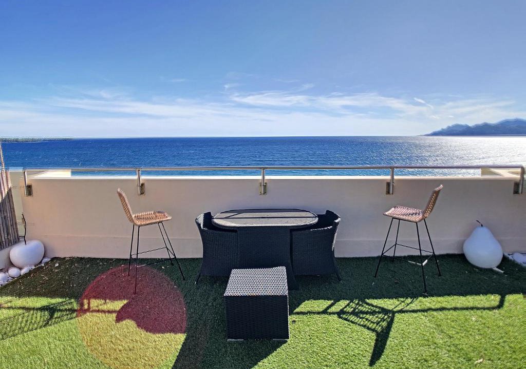 Cannes City Centre Apartment | Beach Penthouse with unique rooftop terrace 301