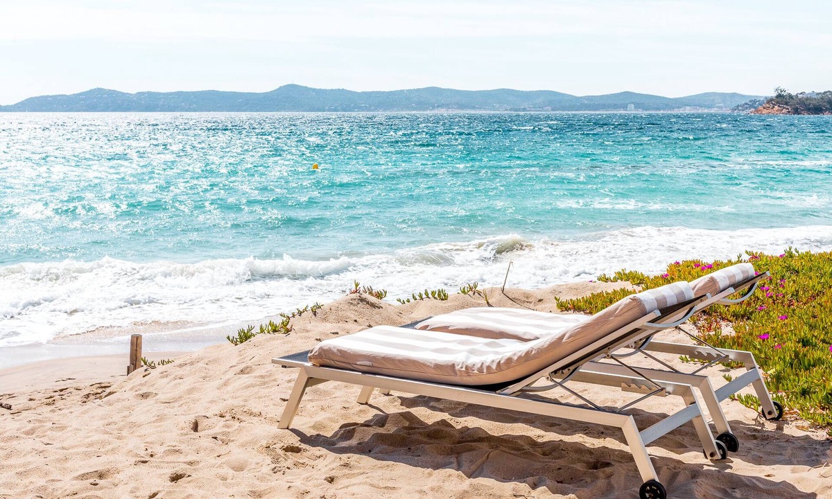 Cavaliere Villa | Beachfront beach villa with sand terrace air conditioning