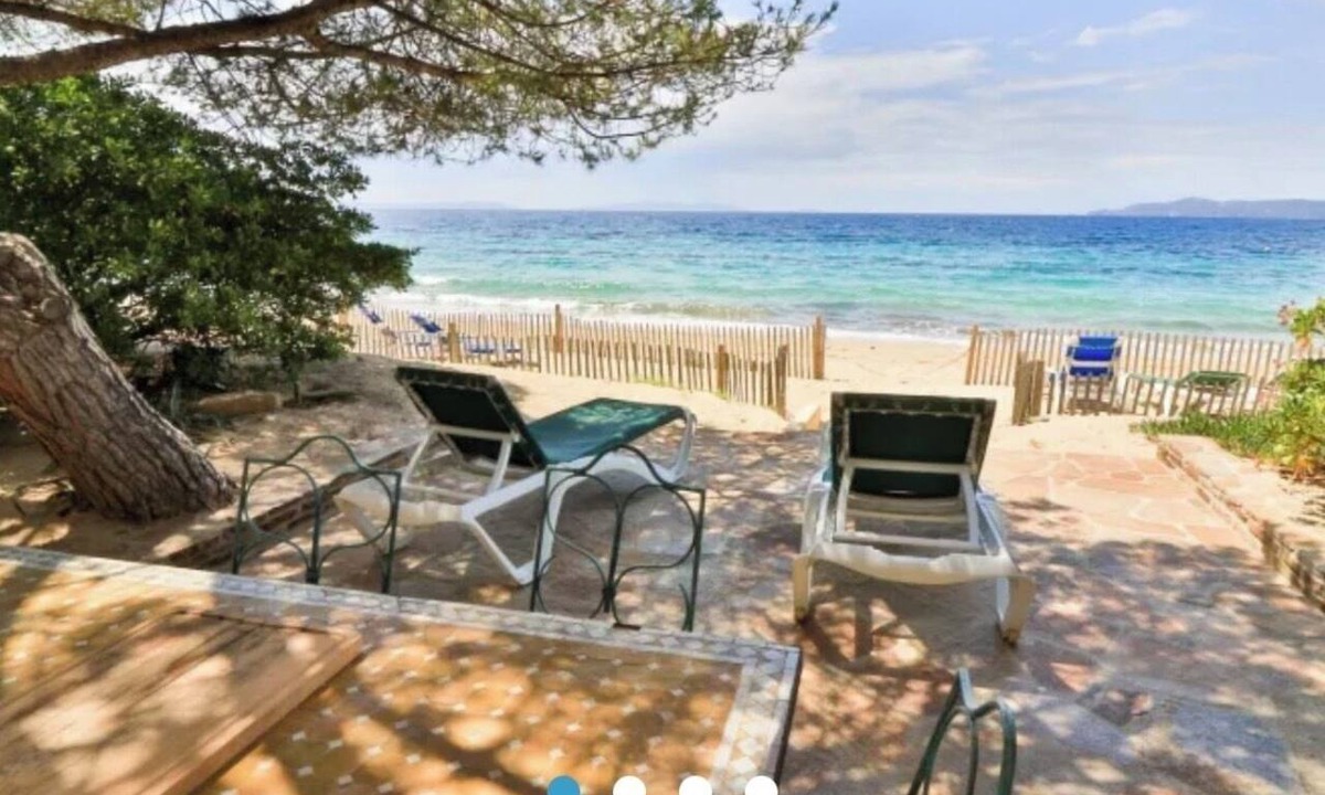 Cavaliere House | Beachfront Villa for 2 People, Private Beach, Right on the Water