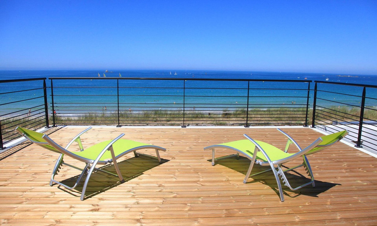 Plouescat House | Beachfront villa, spectacular sea view, electric charging station