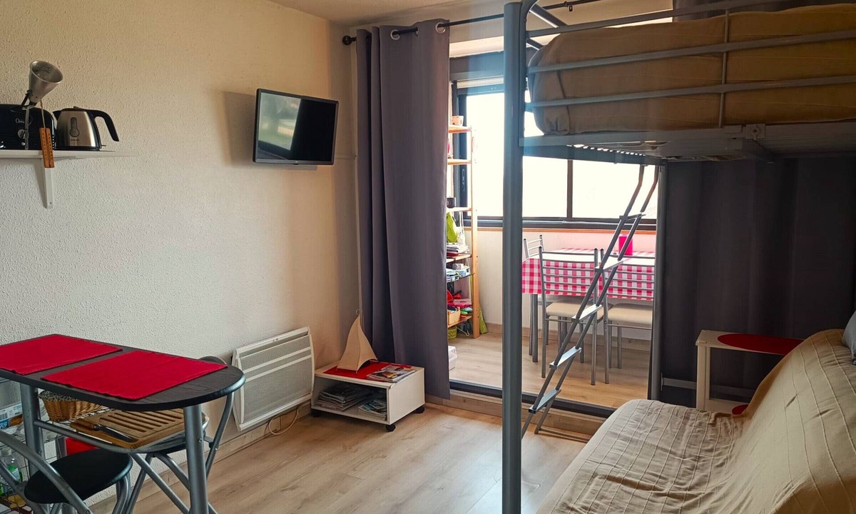 Le Penon Apartment | Beachside Studio in Seignosse - 2min to Sea, Sleeps 3, Cozy & Well-Located