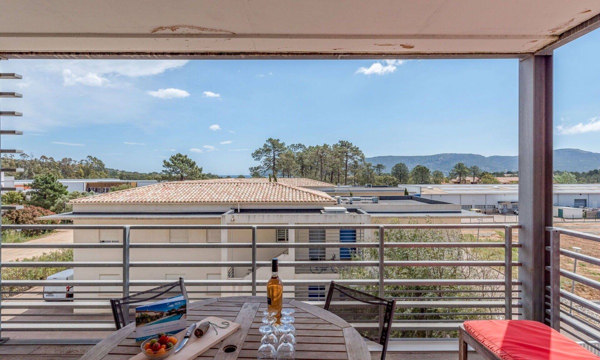 Porto-Vecchio Apartment | Beautiful apartment for 6 people with WIFI, A/C, TV and terrace