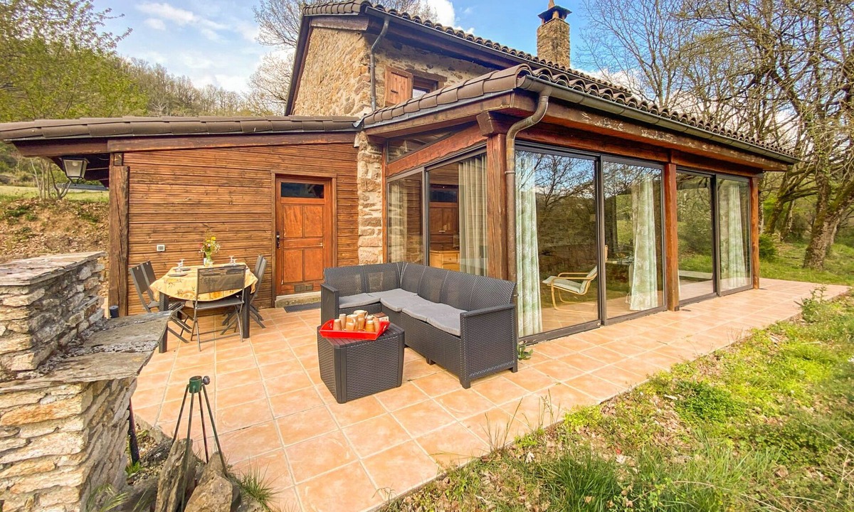 Connac House | Beautiful gîte with views and shared pool