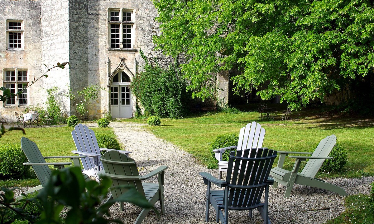 Sers House | Beautiful hillside manor/chateau with private heated pool