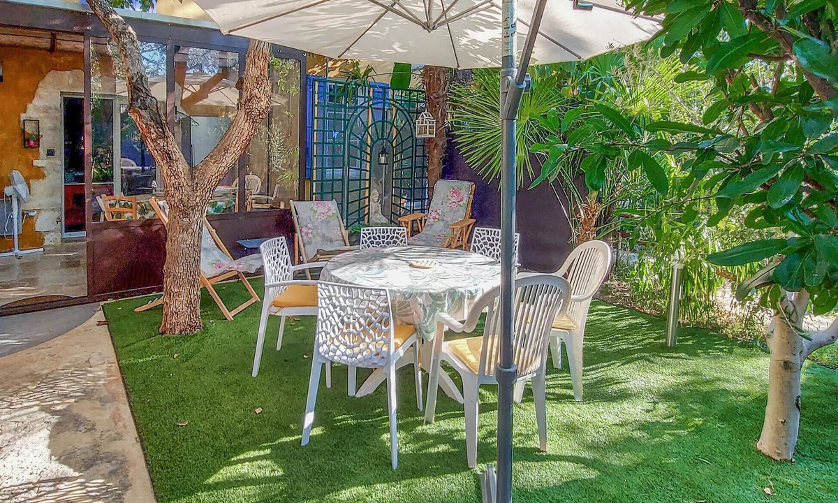Carpentras House | Beautiful home in Carpentras with WiFi