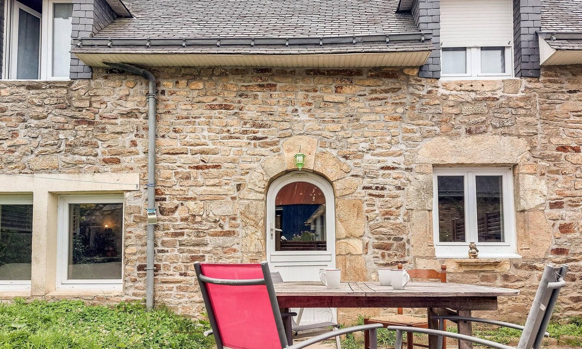 Pluvigner House | Beautiful home in Pluvigner with WiFi
