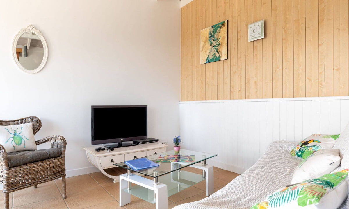 Loupiac House | Beautiful private villa with A/C, private pool, WIFI, TV, terrace, pets allowed and panoramic view