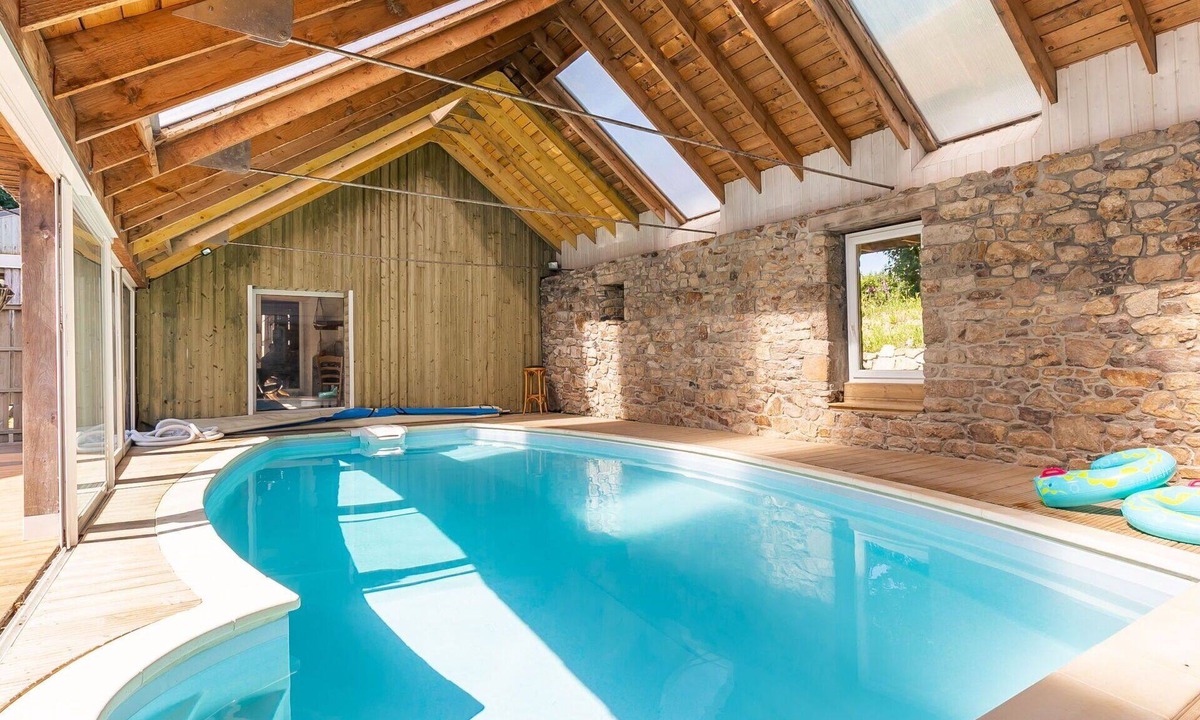 Bourg-Blanc House | Beautiful private villa for 8 guests with WIFI, pool, terrace, pets allowed and parking