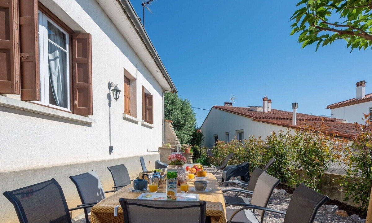 Montauriol House | Beautiful private villa for 7 guests with TV and terrace