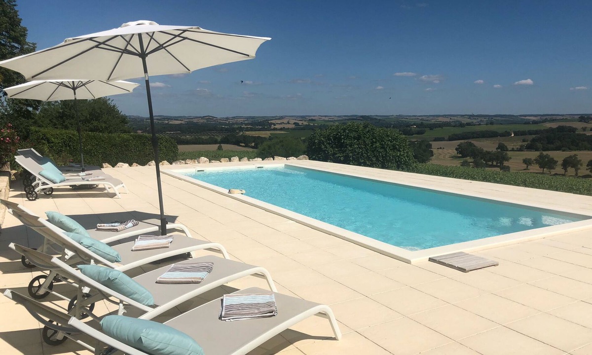 Mansencome House | Beautiful stone house with stunning panoramic views set in idyllic countryside.