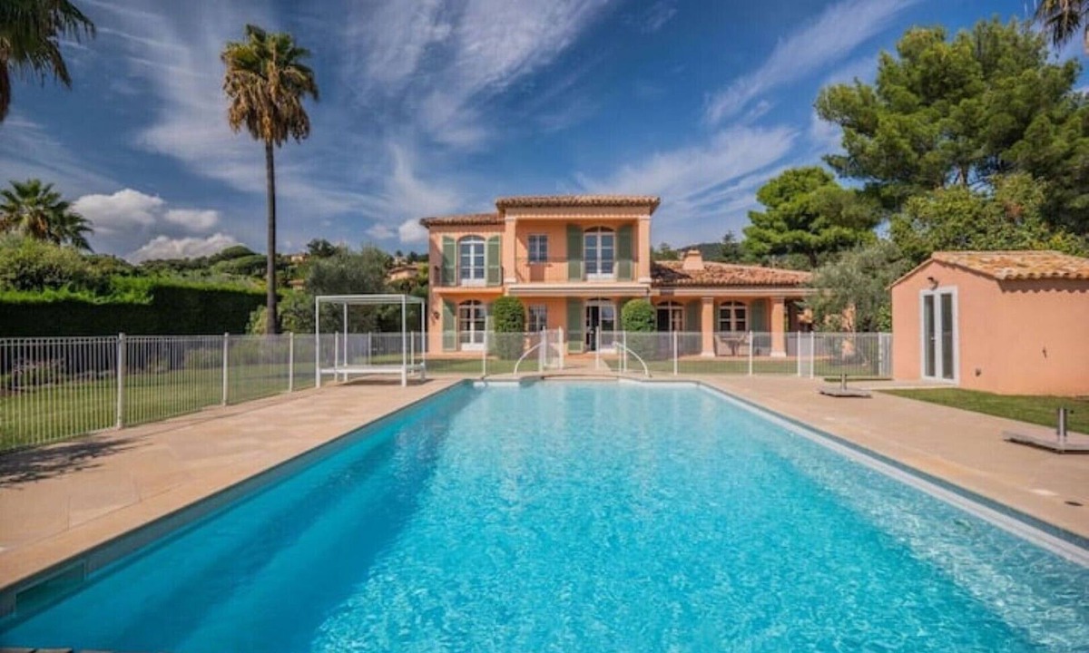 Sainte-Maxime - Saint-Tropez Villa | Beautiful sunny villa with pool in secure domaine and access to private beach