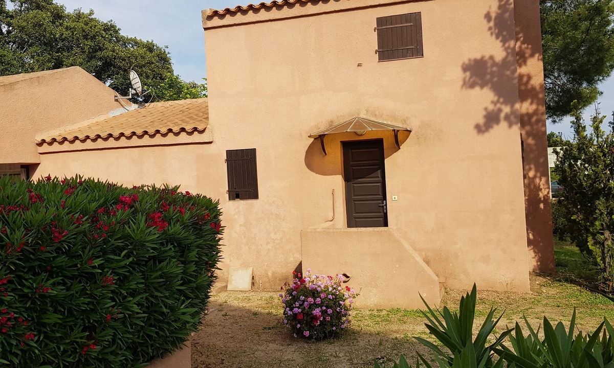 Porto-Vecchio Villa | Beautiful villa in park with trees 10 minutes walk from the beach