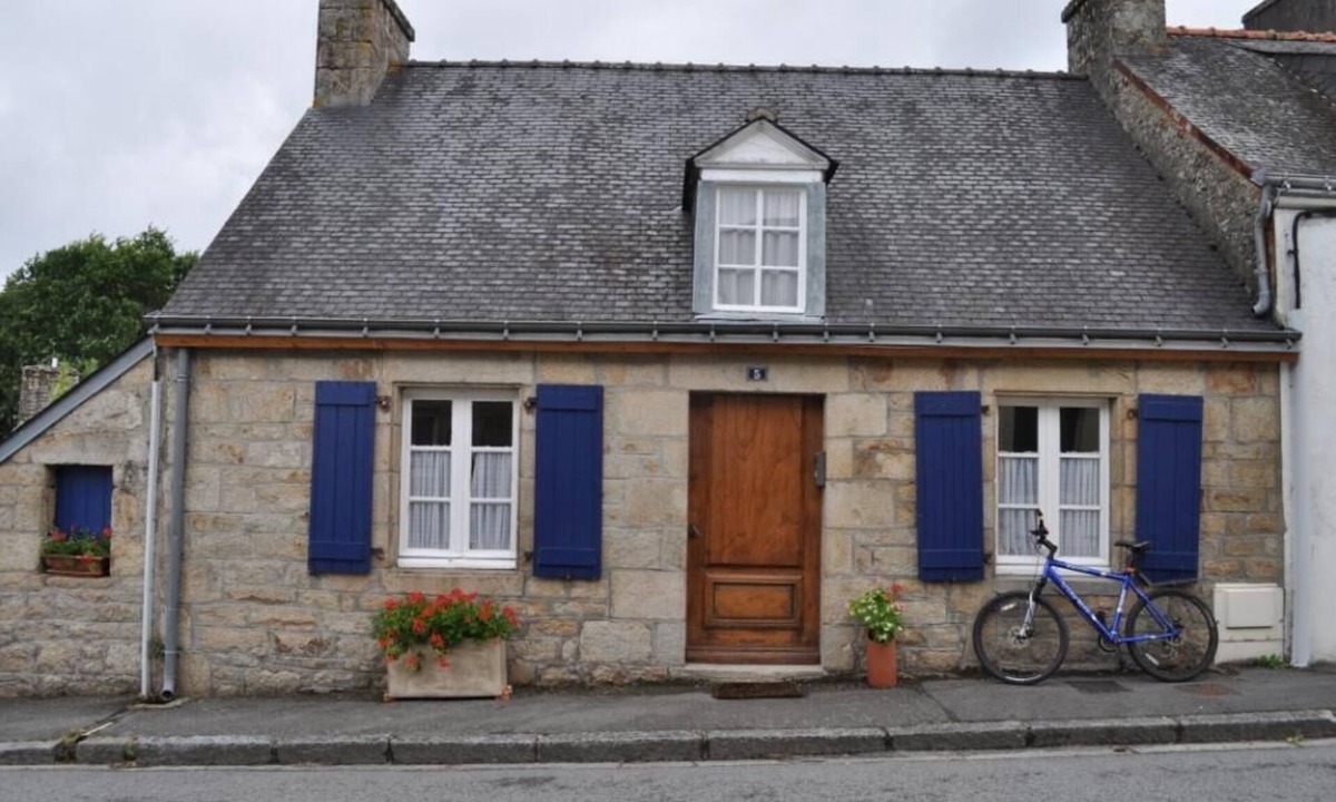 Guemene-sur-Scorff Cottage | Beautifully renovated cottage in a historic town…can take 6 guests!