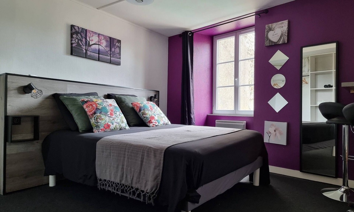 Piegut-Pluviers Bed & Breakfast | Bed and Breakfast 'Suite Romantique' with Shared Pool, Shared Terrace and Wi-Fi