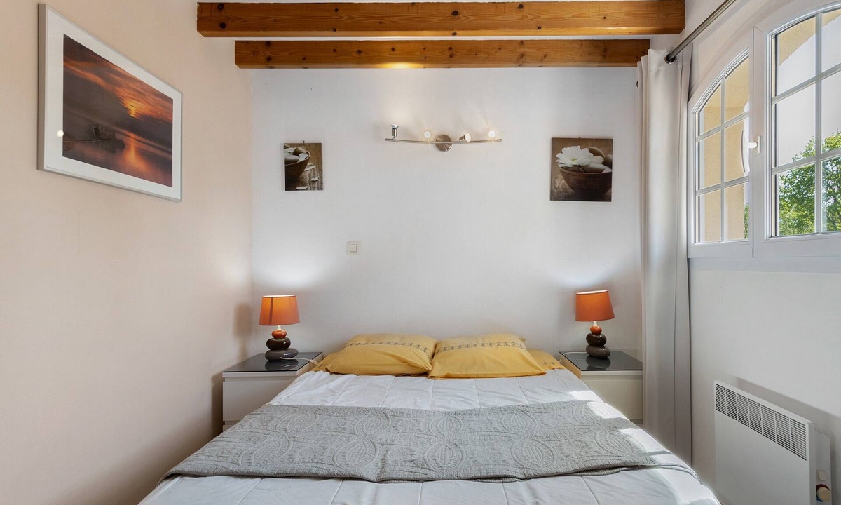 Begadan Bed & Breakfast | Bed and Breakfast 'Chambre D'hôtes Capucine' with Shared Pool, Shared Terrace and Wi-Fi
