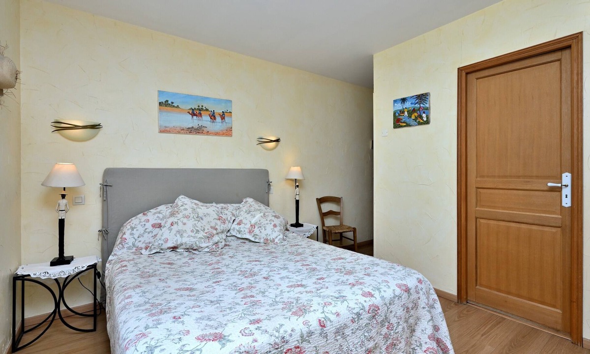 Guchen Bed & Breakfast | Bed and Breakfast 'Chambre Hellebores' with Mountain View, Shared Terrace and Wi-Fi