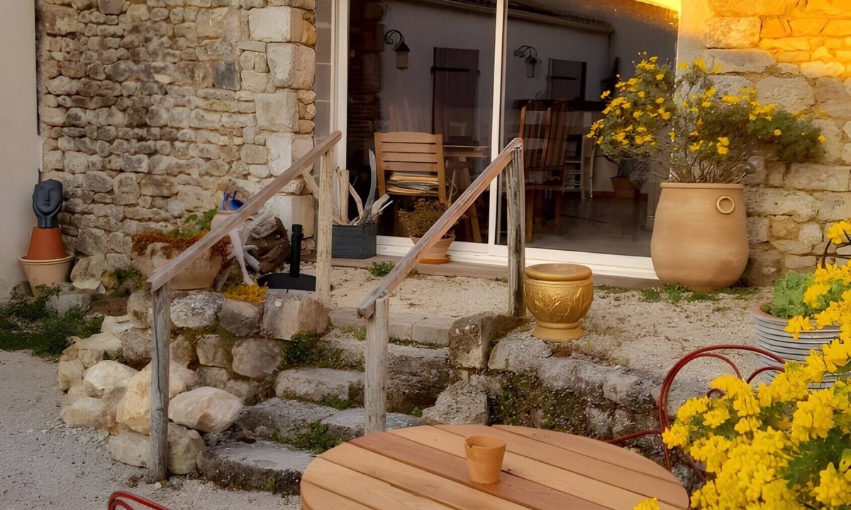 Heirs-Brouage Bed & Breakfast | Bed and Breakfast 'Chambres D'hôtes La Marouette 4' with Shared Terrace and Wi-Fi