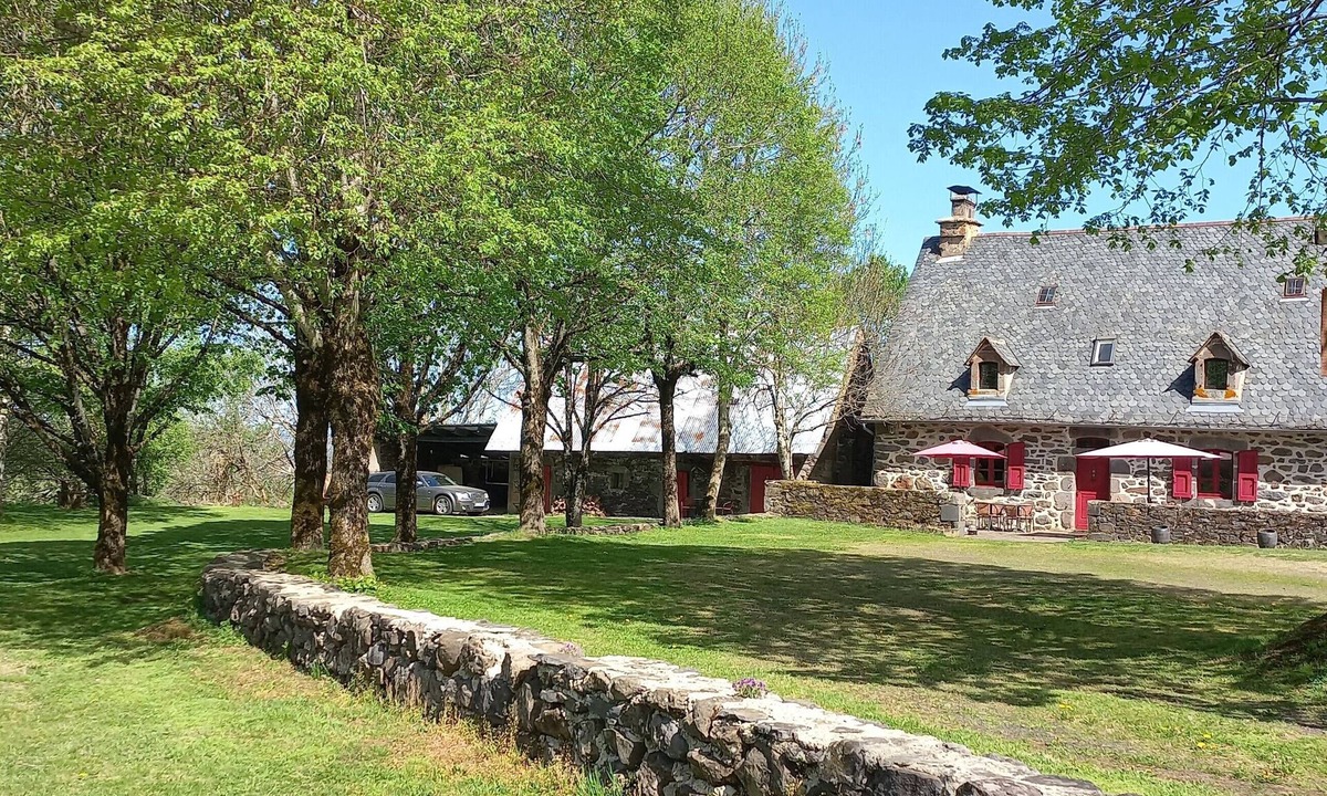 Saint-Bonnet-de-Salers Bed & Breakfast | Bed and Breakfast 'Bohème' with Shared Terrace and Shared Garden