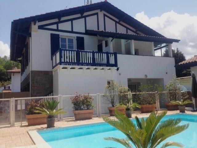 Hendaye Apartment | BIDASSOA - Apt 3*** dans Villa typique avec piscine