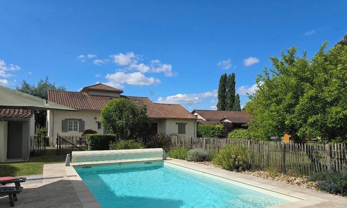 Chancelade Cottage | Birdsong: Private Pool, Wifi, Pets Welcome, Garden