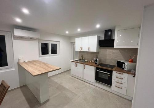 Bourg-les-Valence Apartment | Bright 2 bedroom apartment Private parking 5 minutes from Valence