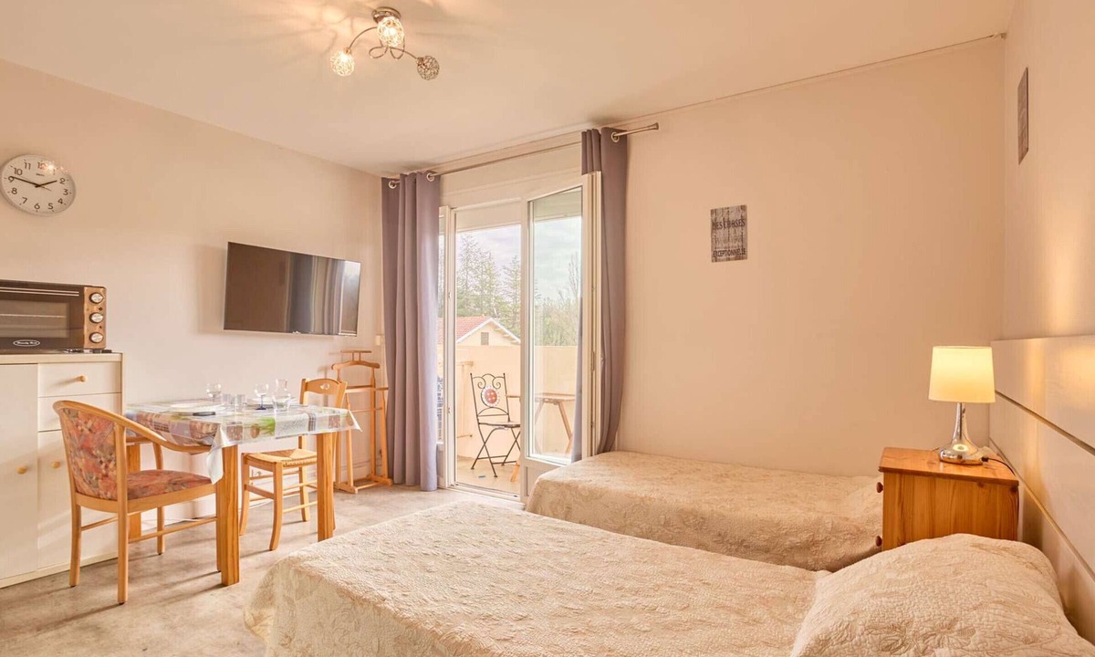 Barbotan-les-Thermes Apartment | Bright central studio with balcony, pets allowed