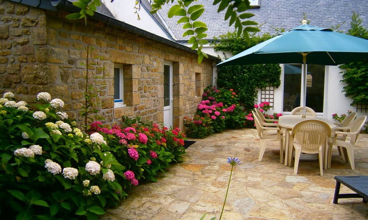 Plouharnel House | Bright house in a typical Breton seaside village
