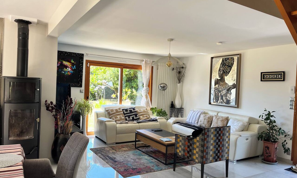Kerherou Bed & Breakfast | Bright house with private garden, Brigneau harbour