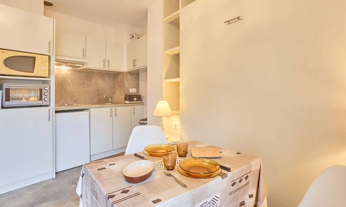 Barbotan-les-Thermes Apartment | Bright studio with balcony, 400 m from the thermal baths, wifi and parking