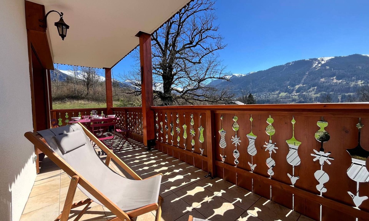 Samoens Apartment | Bright T2 Apartment with Terrace and Wifi