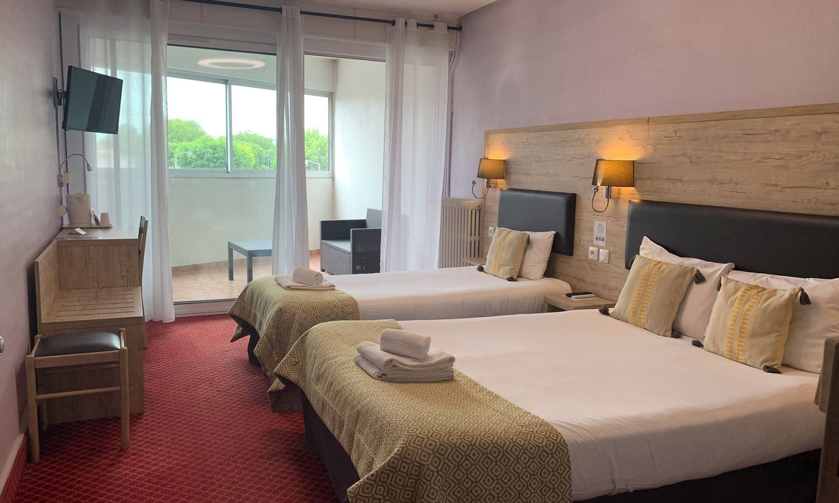 Saintes Hotel | Brit Hotel Bleu Nuit