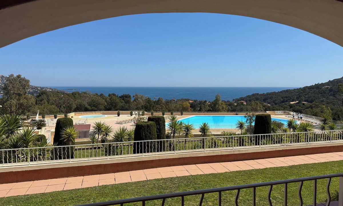 Le Dramont Apartment | Côte d'Azur, Cap Estérel, superb panoramic sea view.