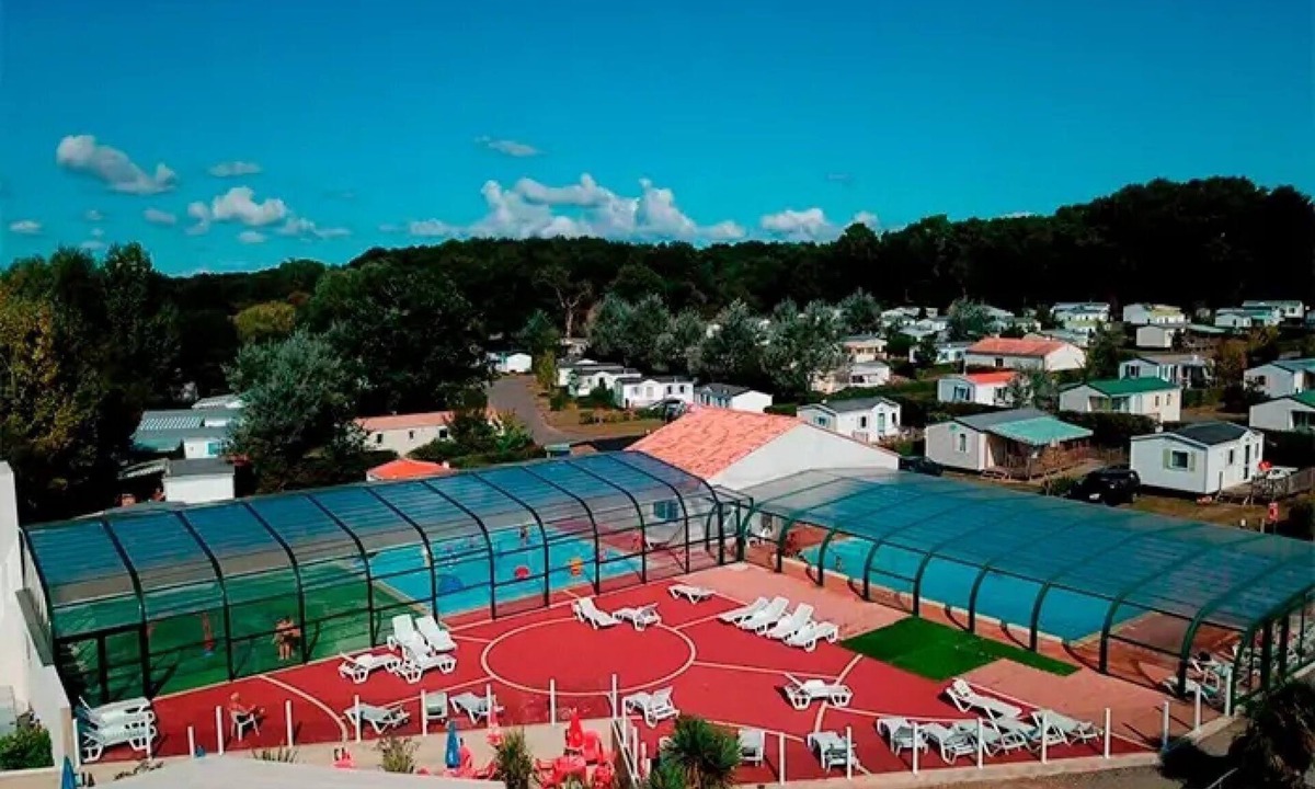 Saint-Christophe-du-Ligneron House | Camping 4 étoiles - Piscine - ccbg0gc