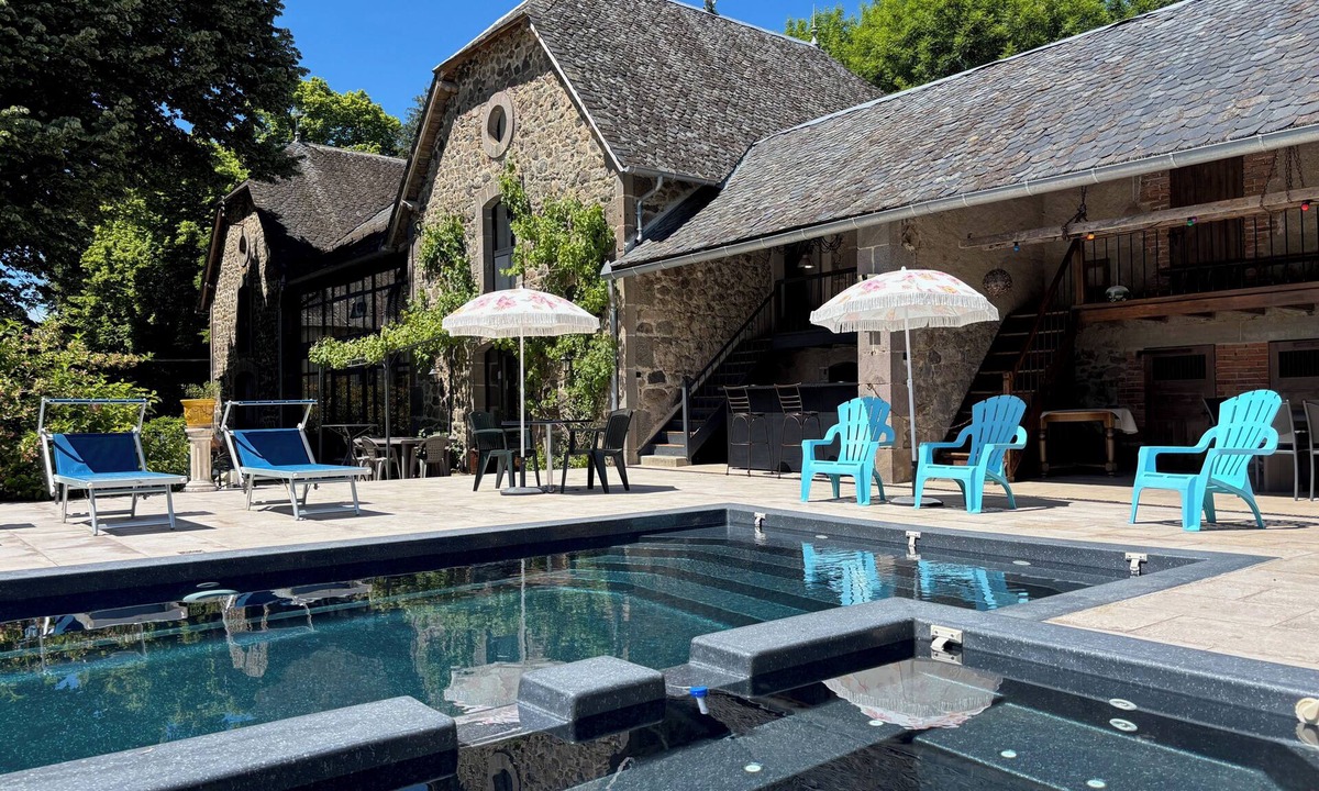 Teissieres-de-Cornet House | Calm and Luxury in the dependence of the Château de la Calmette