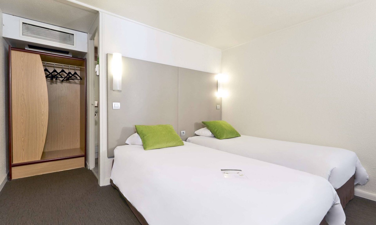 Ecully Hotel | Campanile Lyon Ecully