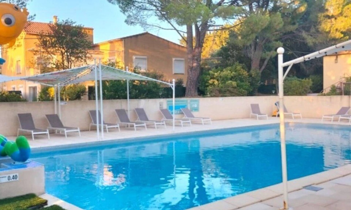 Chateauneuf-de-Gadagne House | Camping 3 étoiles - Piscine - ccbfihi