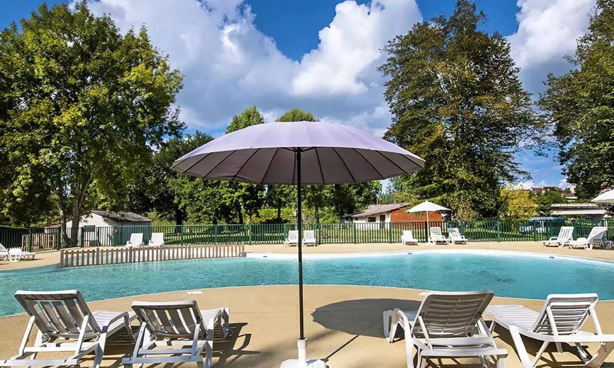 Saint Sozy House | Camping Les Borgnes * - 2 bedroom mobile home for 5 people