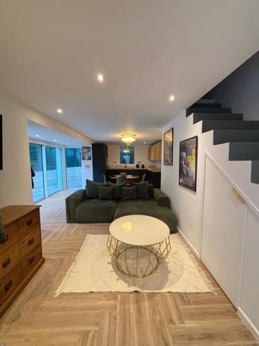 Prado - Republique Villa | CANNES Maison Design "DOLCE VITA"