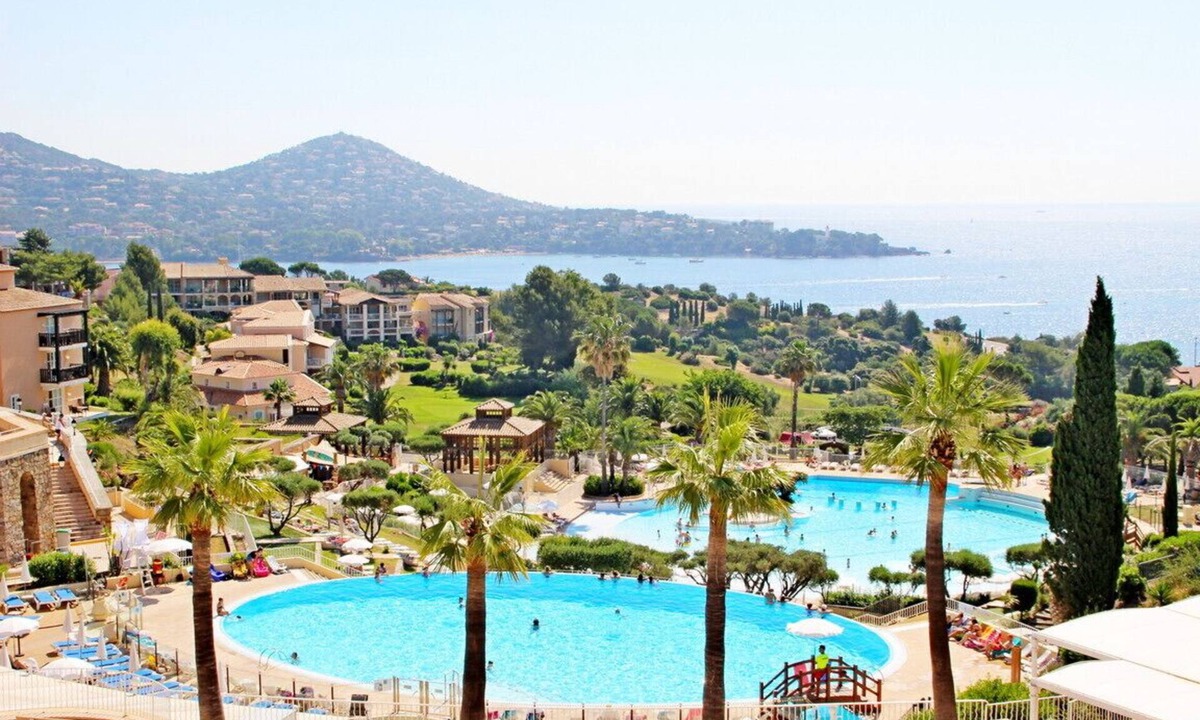 Cap Esterel Apartment | Cap Esterel - Studio Cabine/terrasse/parking/piscine - Proche Plage