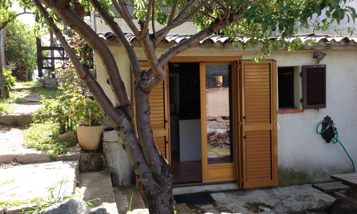 Monacia-d'Aullene Apartment | Casa Jeannot 35m2, 2/3 pers, 60m2 enclosed garden, private parking space
