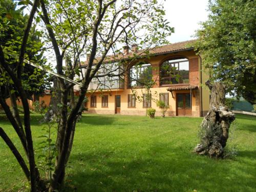 Canale House | Cascina tra le vecchie vigne con piscina