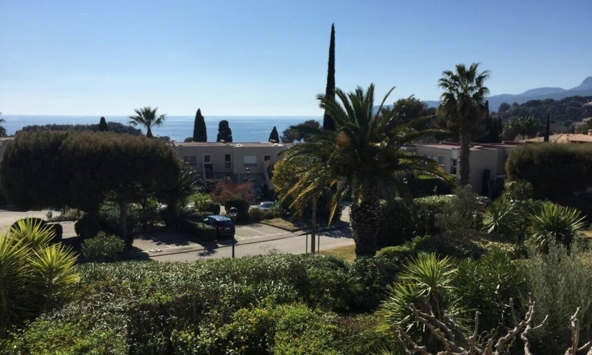 Cassis Apartment | Cassis, Apartment with terrace, sea and cliff views. Private parking, Wifi.