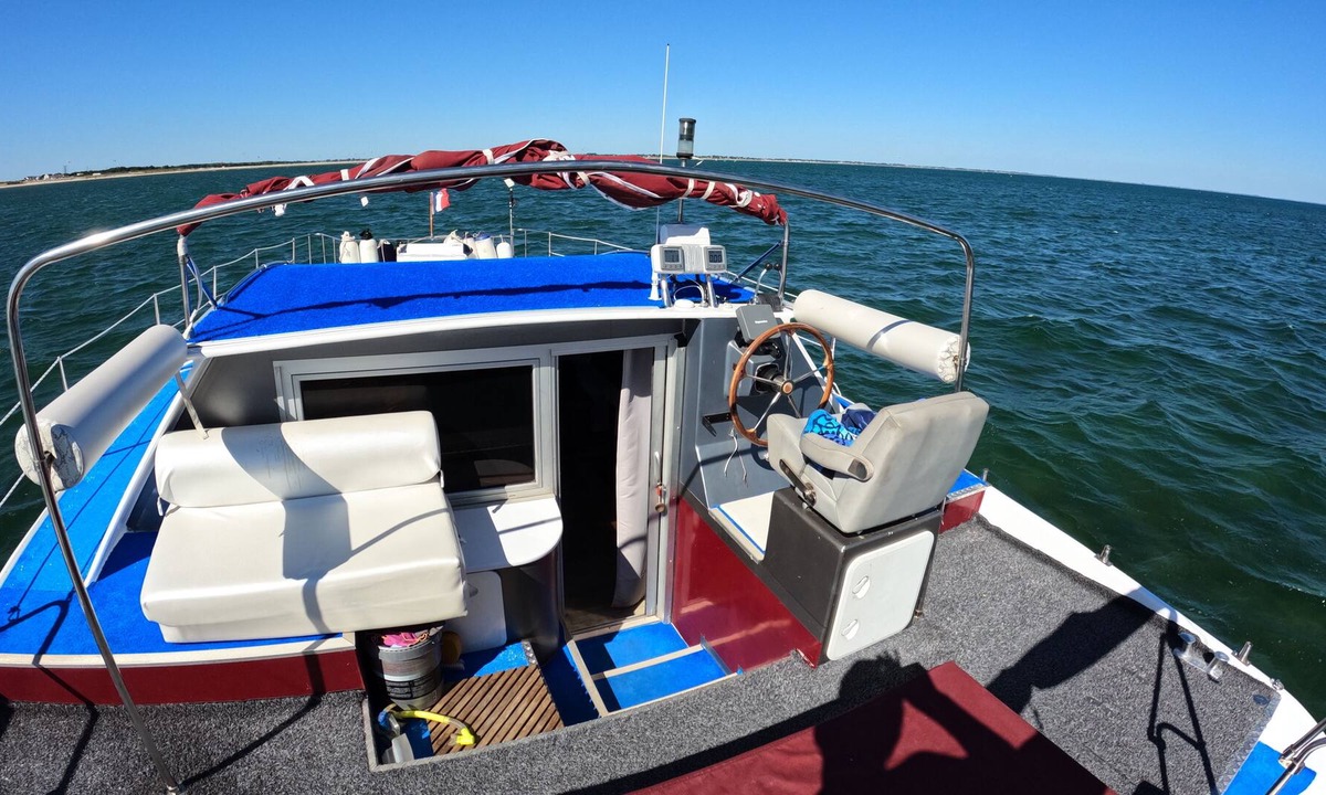 Morbihan Boat Rental | Catamaran de 12m de Long par 5m de Large Dans le Port de Quiberon