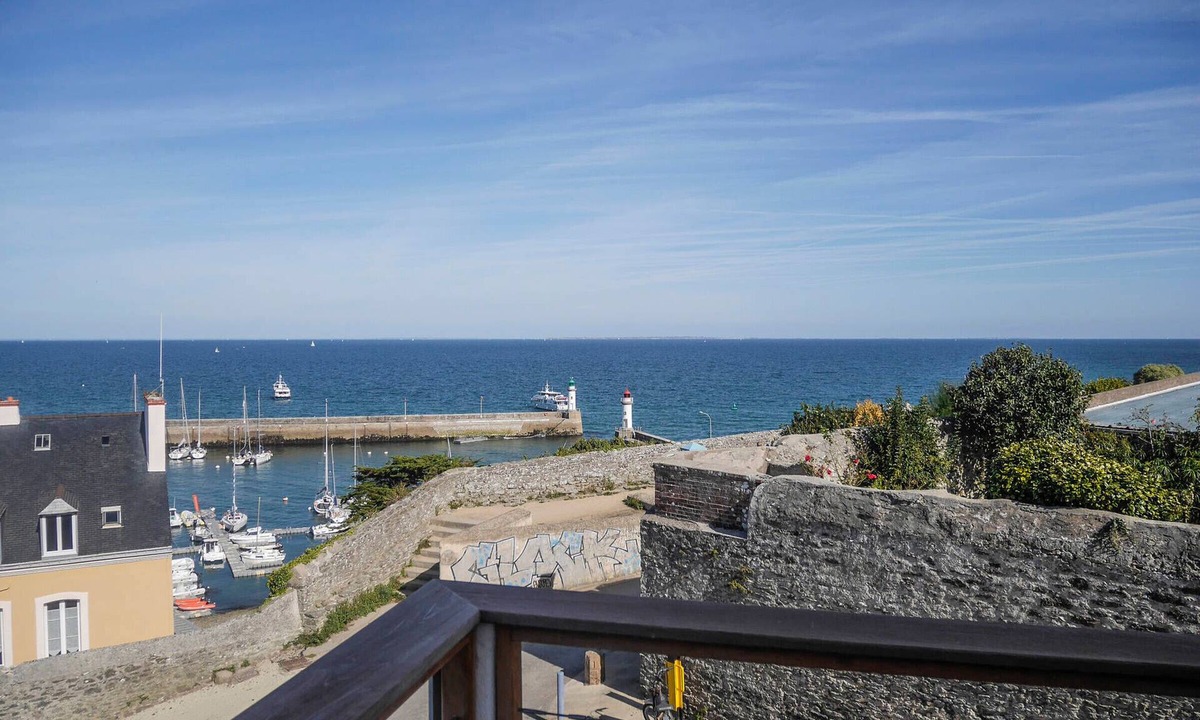 Le Palais Apartment | Central apartment with sea view terrace, pets allowed